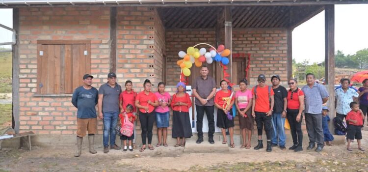 Yurong Paru Families Receive New Homes